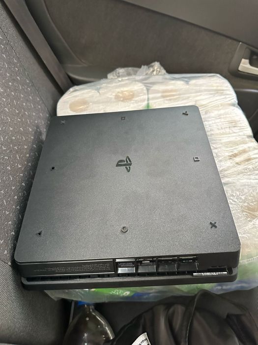 Sony plasytation 4 slim