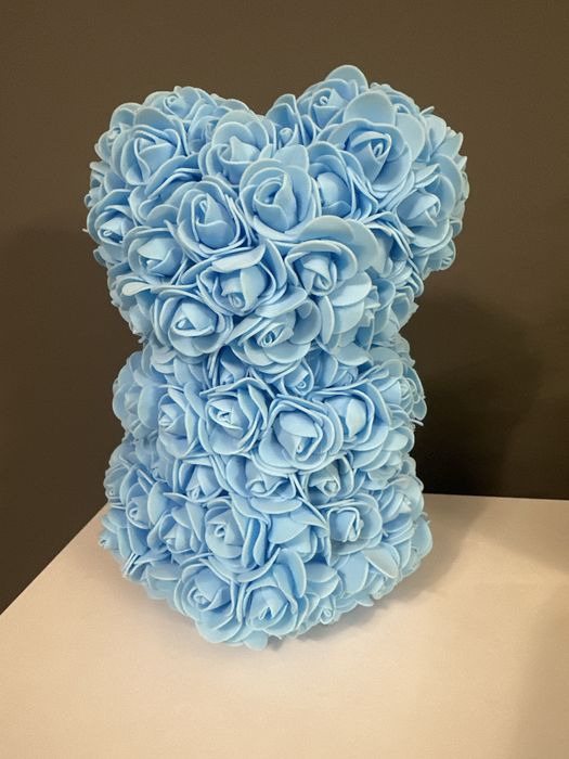 Мече от изкуствени рози