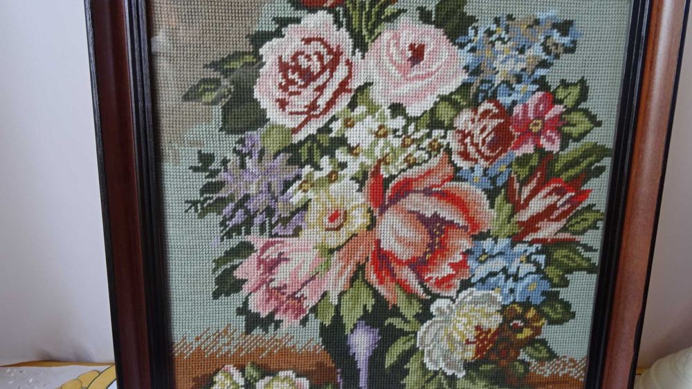 Гоблен- голям, натюрморт,  „Ваза с цветя “, едър бод, със стъкло