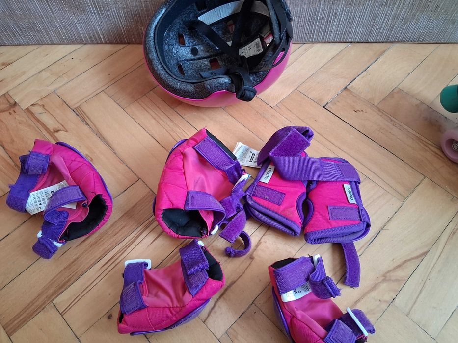 Ролери 26- 28 номер, наколенки Oxelo,кънки 34 номери каска