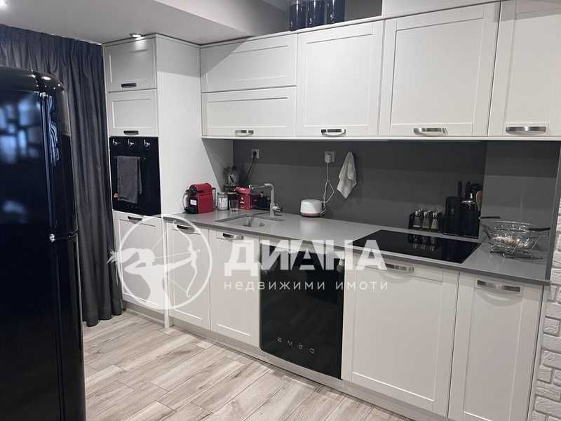 Продава се Тристаен апартамент в Пловдив, Център - 100 кв.м за 2200 €/кв.м - Снимка #2