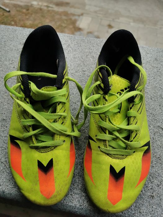 Футболни бутонки