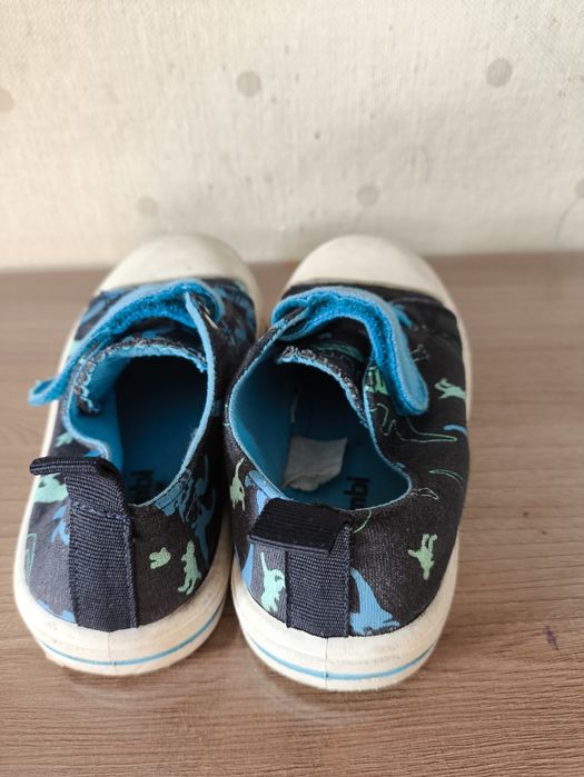 Продам детскую обувь 26 размер