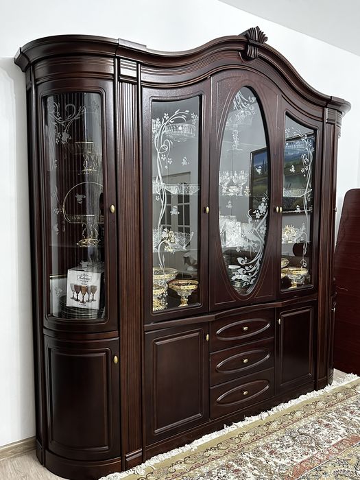 Сервант для гостинной комнаты