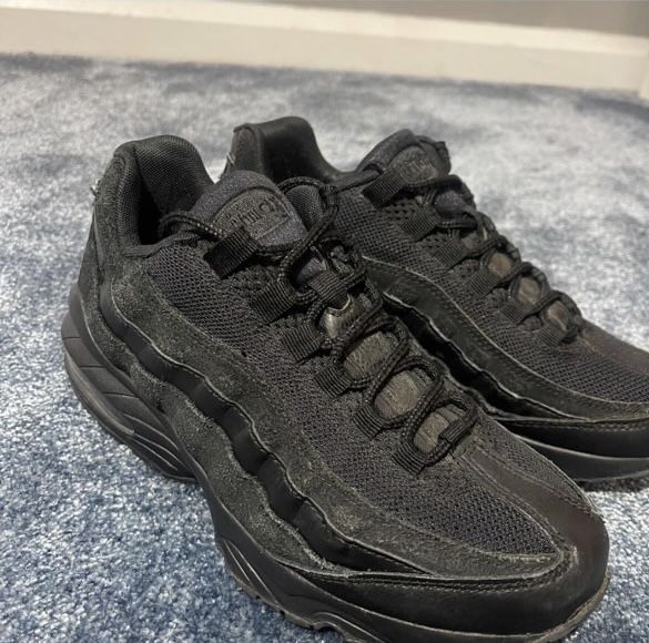 Nike Air Max 95 Ultra SE “Triple Black”
