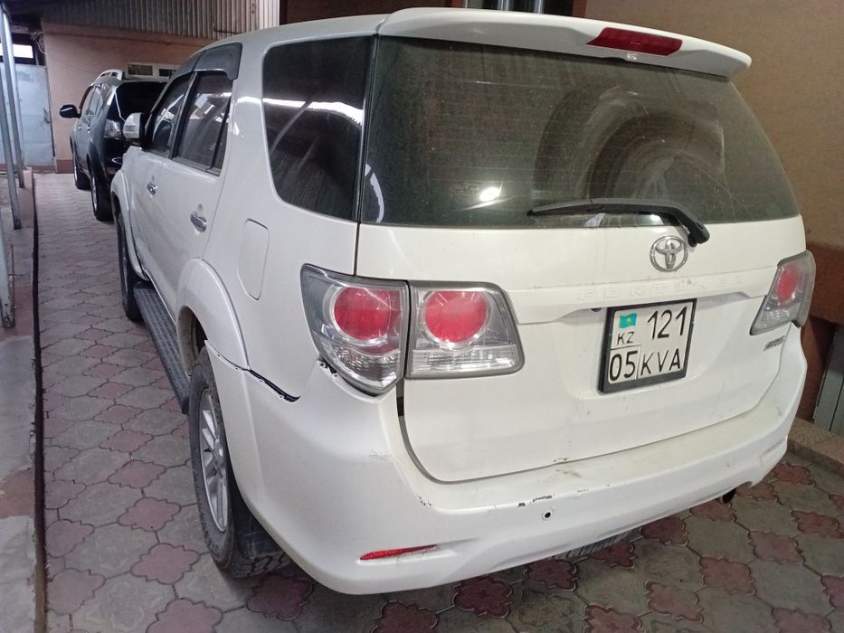 Автомабиль тойота