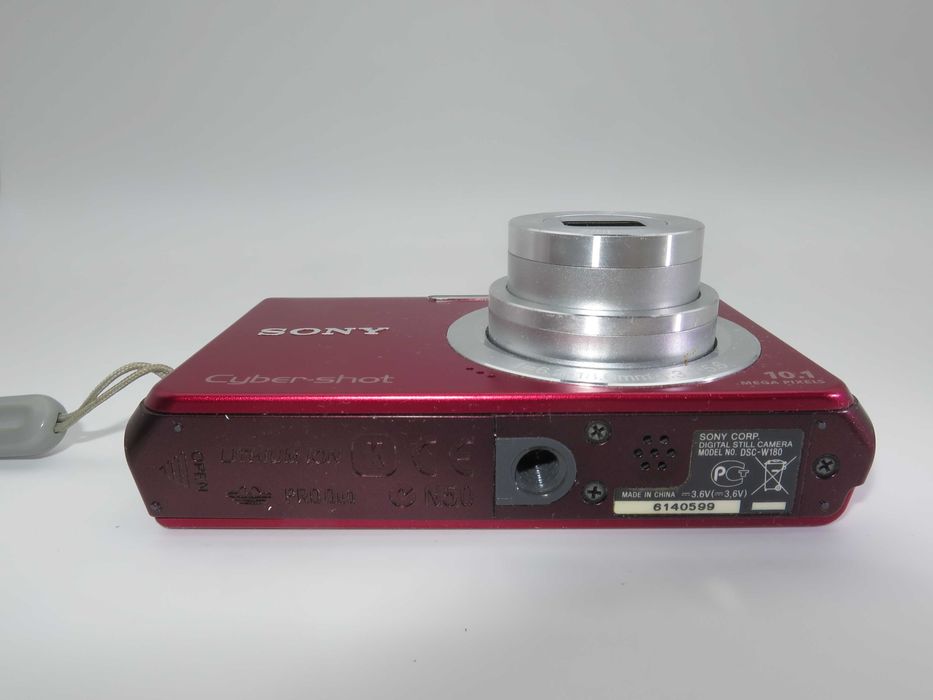 Sony Cyber-shot DSC W180 червен ултра компактен фотоапарат, малка цифрова камера, в отлично състояние, пълен комплект, тествана и работи перфектно