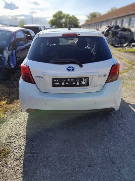 Toyota Yaris hybrid на части 2 броя