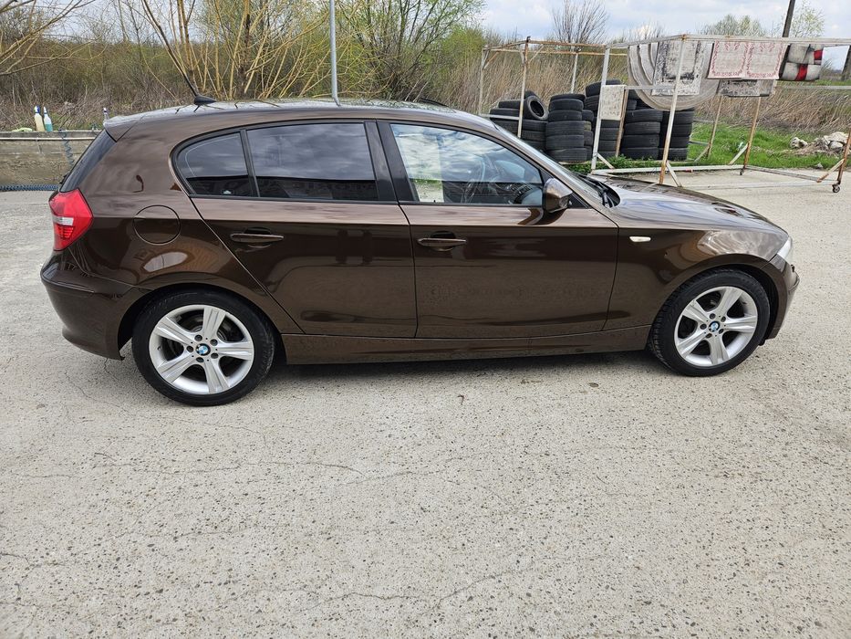 Bmw e87 an 2010 .