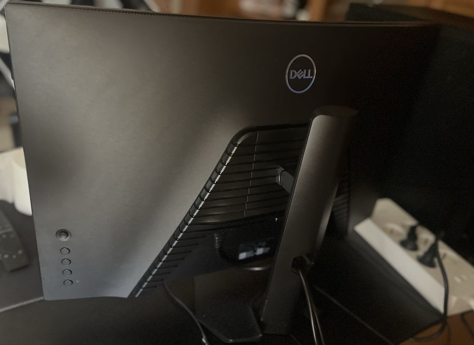 Monitor Gaming LED VA curbat DELL 27 FHD 144Hz 1ms 4ms 350 cd/m2 VESA DP HDMI S2721HGF