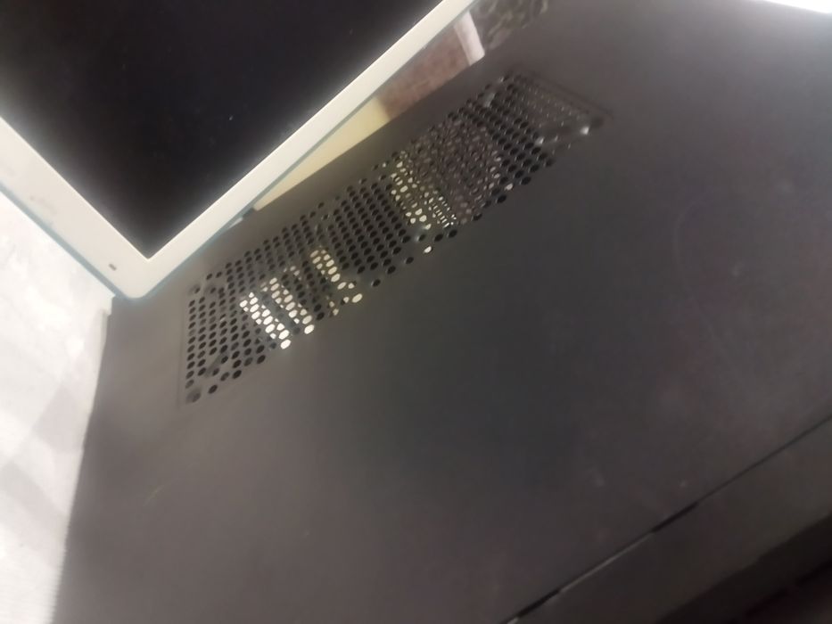 Системный блок с монитора с клавиатурой