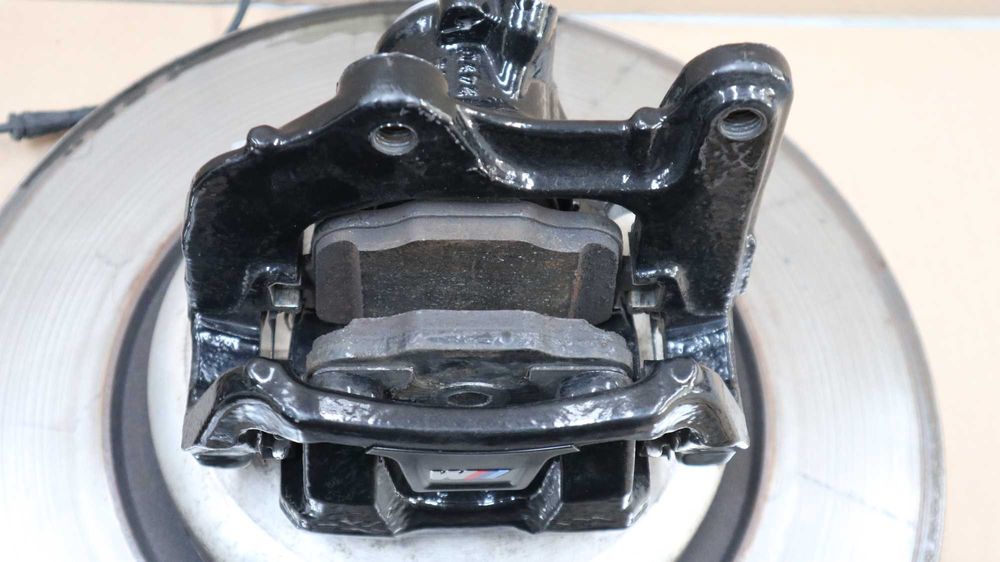 Черни апарати и дискове БМВ Г30 Г11 Г14 Г15 Г05 М-спорт спирачки БМВ