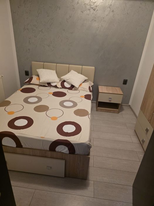 Închiriez apartament 3 camere, bloc RO5