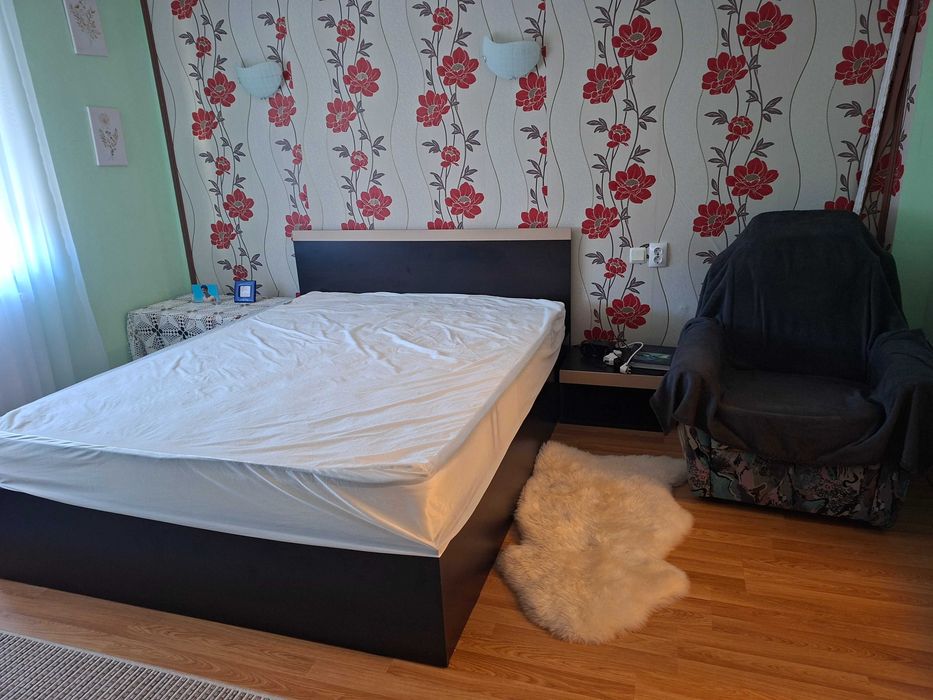 Mobila dormitor, pat 160 saltea dulap 3 usi, comoda 4 sert, noptiera