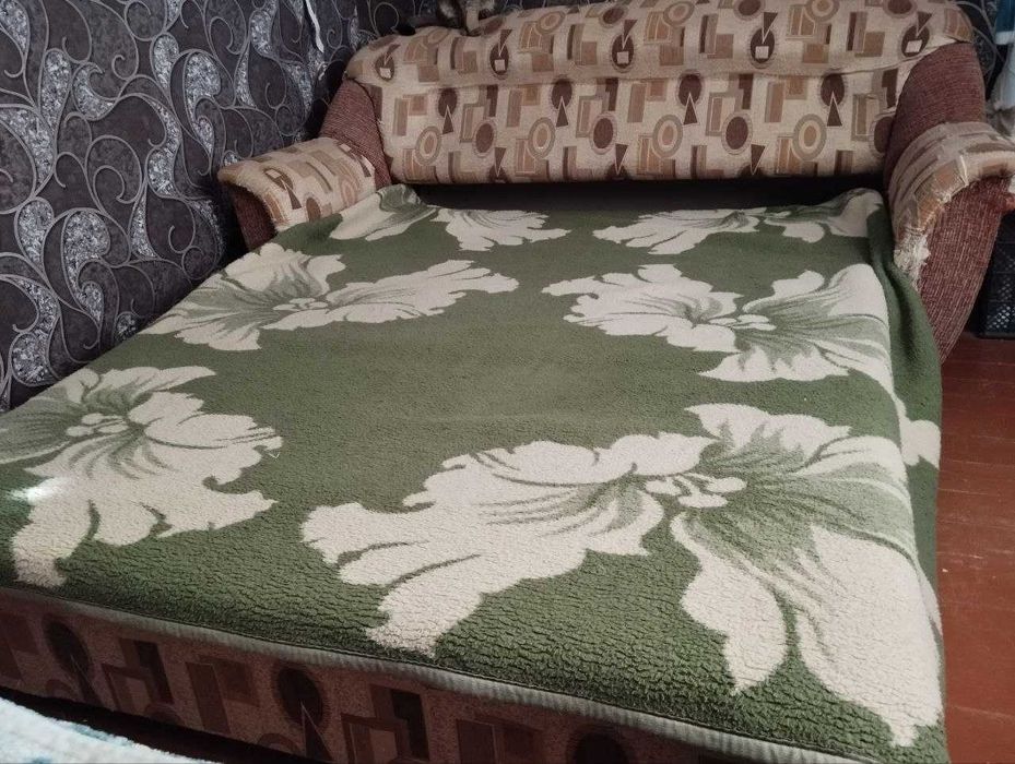 Продается диван в хорошем состоянии