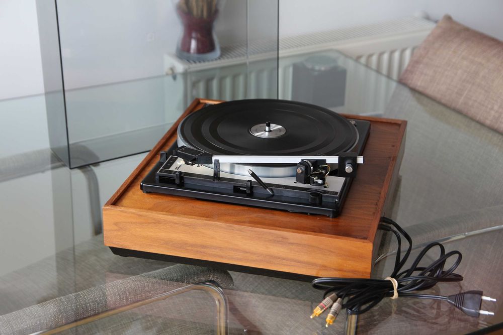 Pick-up englezesc automat BSR P144R din 1974 complet revizuit.