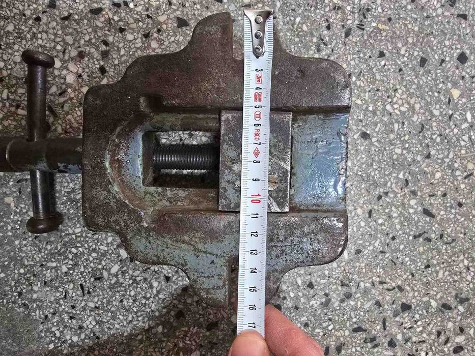 Старо шлосерско менгеме – масивно, чугунено