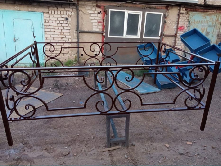 Решетки на окна казырьки оградки стоп малыш железные двери навес.