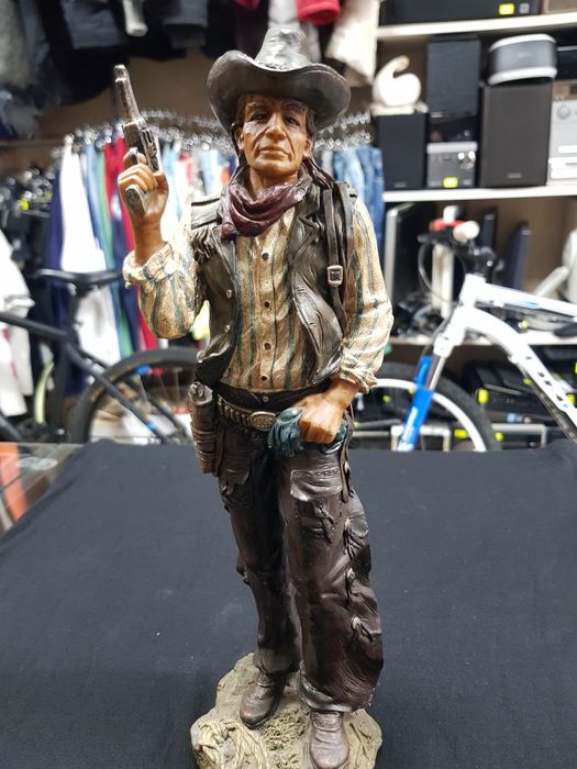 Оригинални статуи на Даниел монфорд