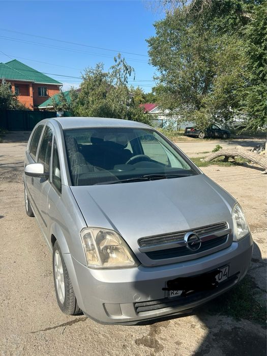 Автомобиль опель мерива