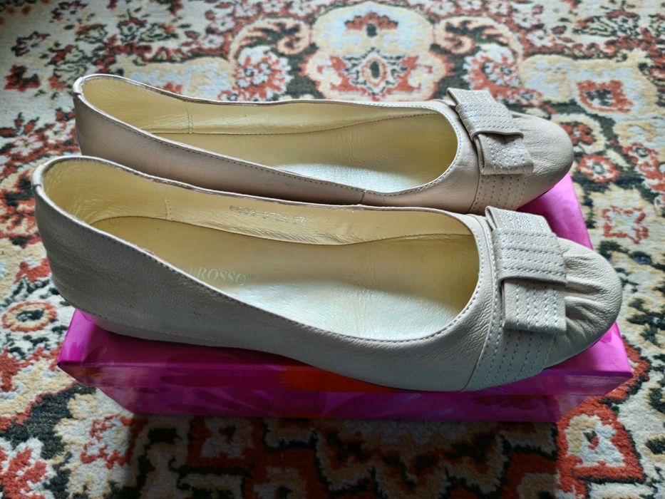 Продам женские туфли