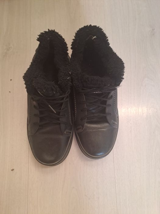 Кроссовки с мехом