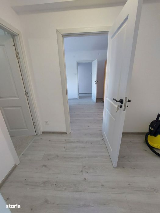 Piața Rogerius- 2 cam renovat, et.2 cu lift