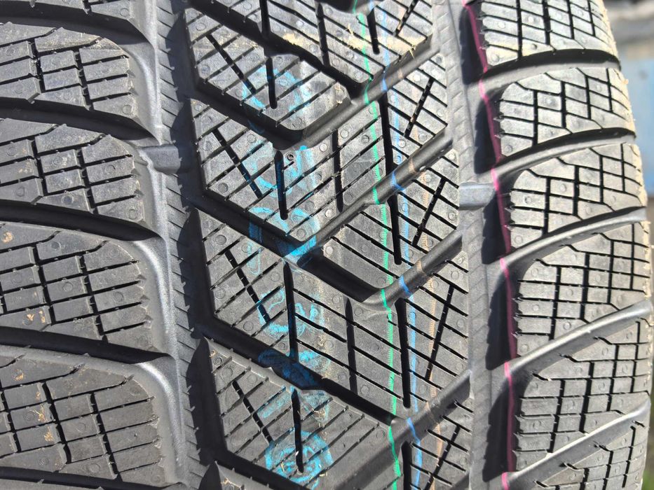 255/40/21 Пирели ДОТ 2020 г - Чисто Нови