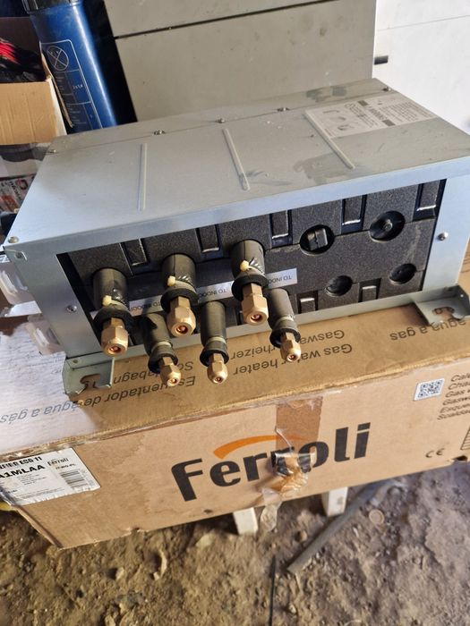 Distribuitor multiplu pentru sistem de racire