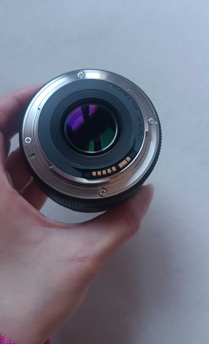 Продавам обектив и сенник