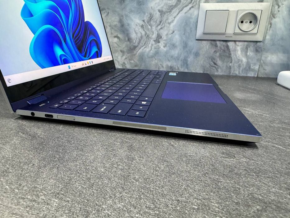 Samsung Galaxy book Flex 15.6 OLED  12/256GB  ntel Core i7-1065