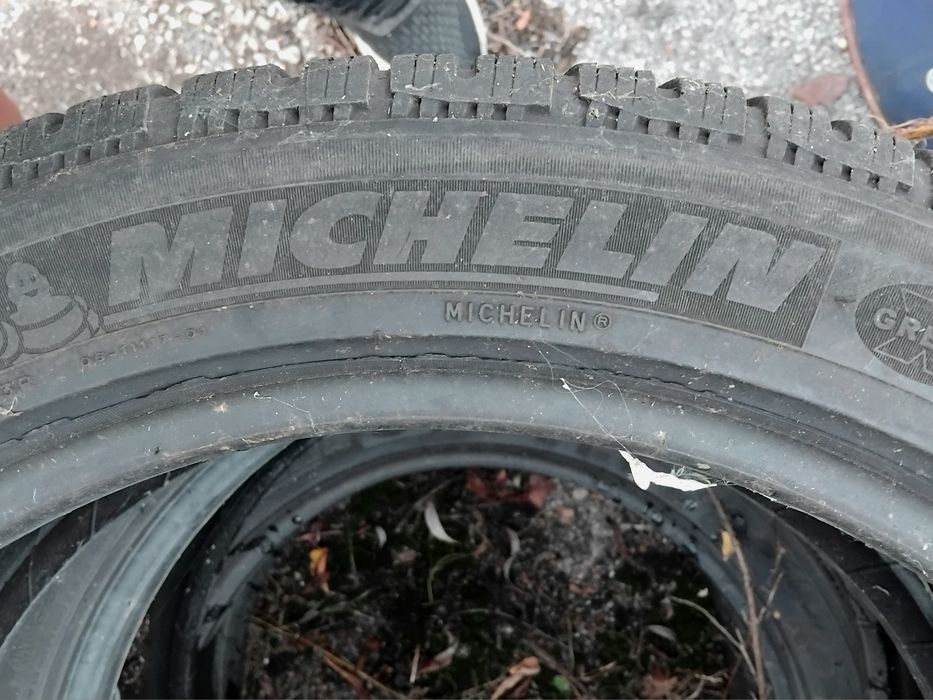 Гуми 235 45 19 Мишелин Michelin 3 броя - нов внос. Не са нови! Посочената цена е за един брой гума. Без коментар на цената. 43 години опит в бранша.