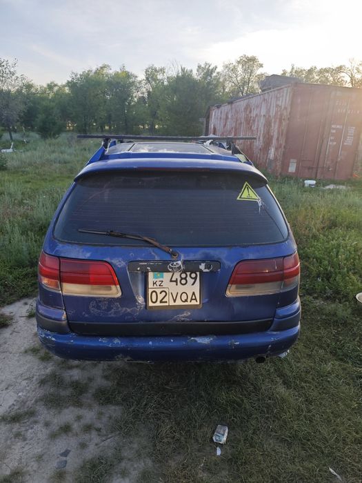 Продам машину Toyota Caldina 1996