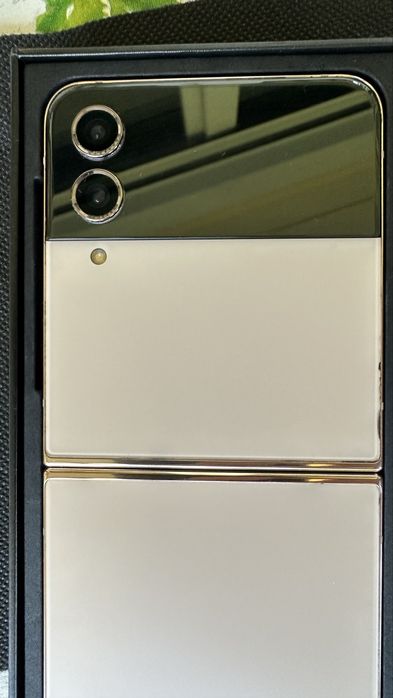 Samsung Galaxy Z Flip4
