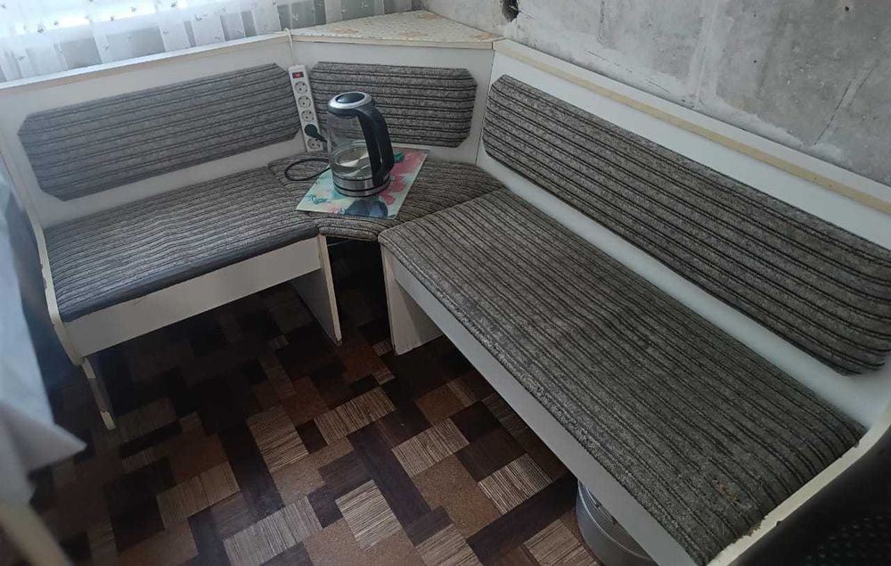 Кухонный гарнитур и уголок