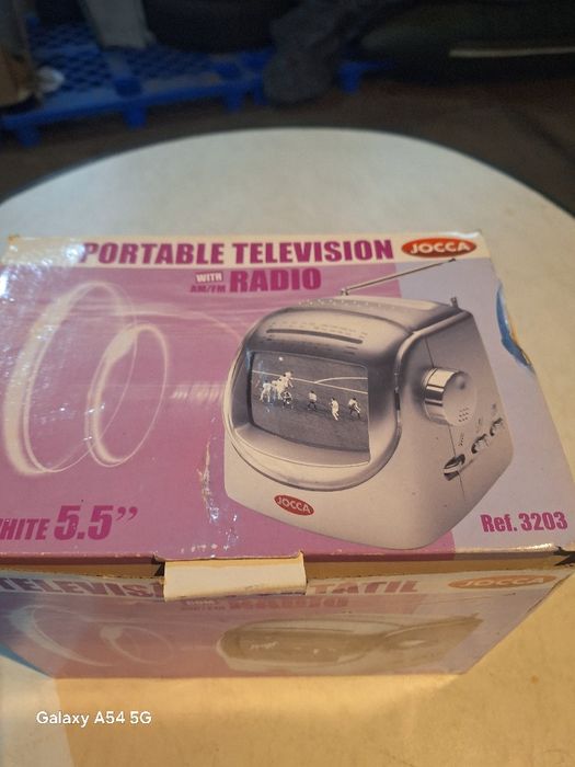 Мини телевизор и радио за къмпинг