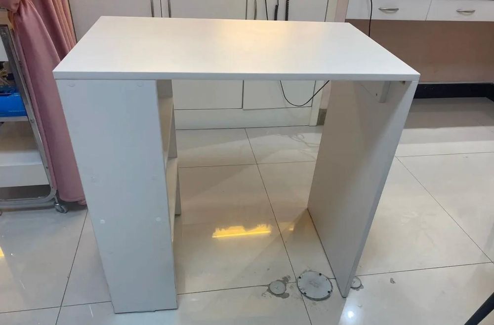 Столы для маникюра