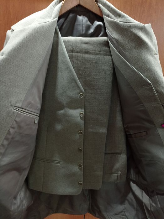 Продам костюм мужской