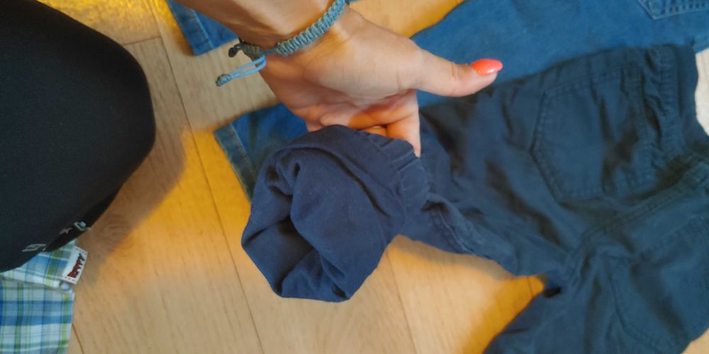 Няколко чифта детски дънки