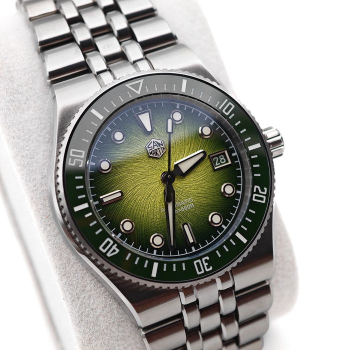 San Martin SN0148-GB Integrated Bracelet Green Dial