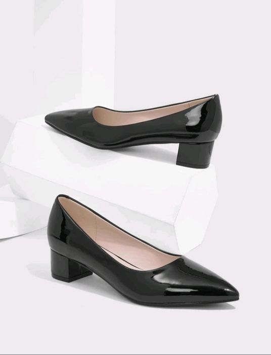 Pantofi marimea 39, noi