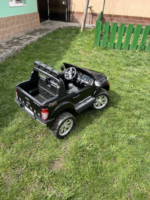 FORD RANGER ELECTRIC  (masinuta de copii)