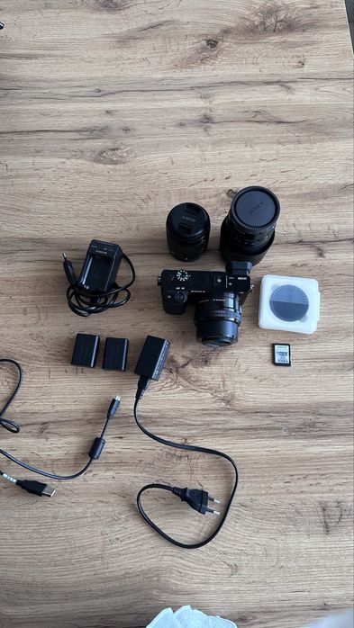 Sony Alpha 6100 + 3 обектива + аксесоари – пълен комплект