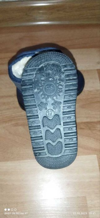 Продам детскую обувь