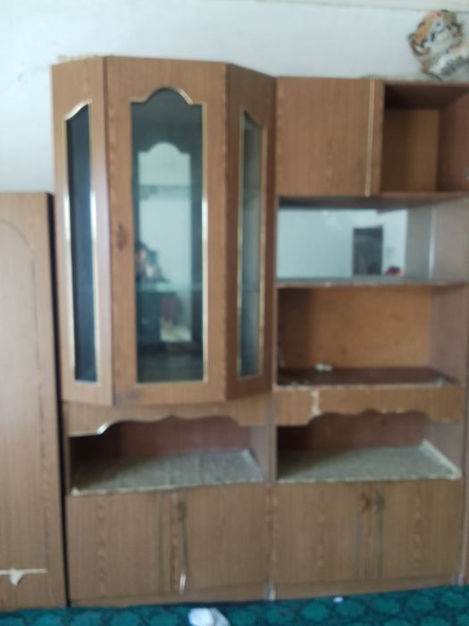 Мебел стенка сотилади