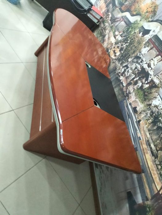 Продам стол  для руководителя , универсальный