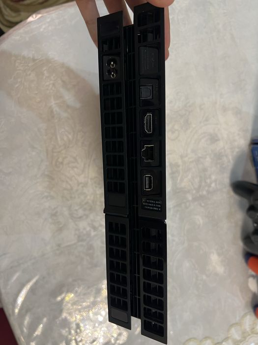 Продается PS4 Fat 500gb с 2 джойстиками