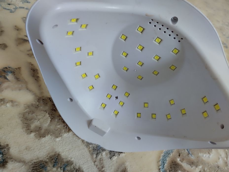 Лампа для сушки ногтей