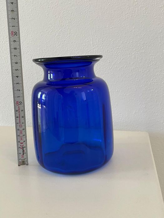 Vază Glashaus Stuttgart cristal albastru semnată, numerotată, rară