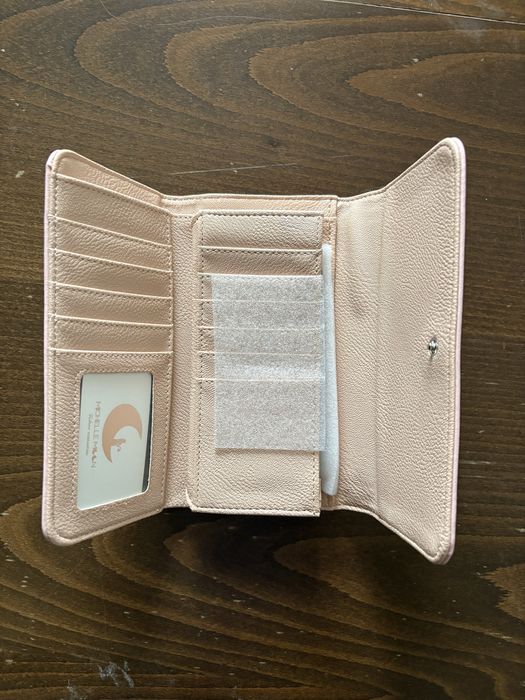 Ново дамско портмоне